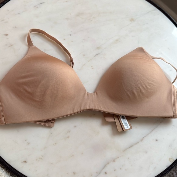 SKIMS wireless form lightly lined bra in clay 32C - Picture 5 of 6